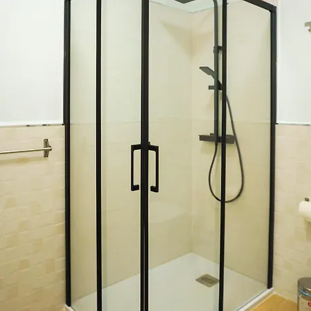 Frente Al Mar * 圭马尔港